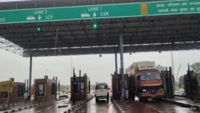 नेशनल हाईवे पर सफर करना होगा महंगा, टोल की नई दरें जारी, एक अप्रैल से पांच से 20 रुपये अतिरिक्त टैक्स देना होगा