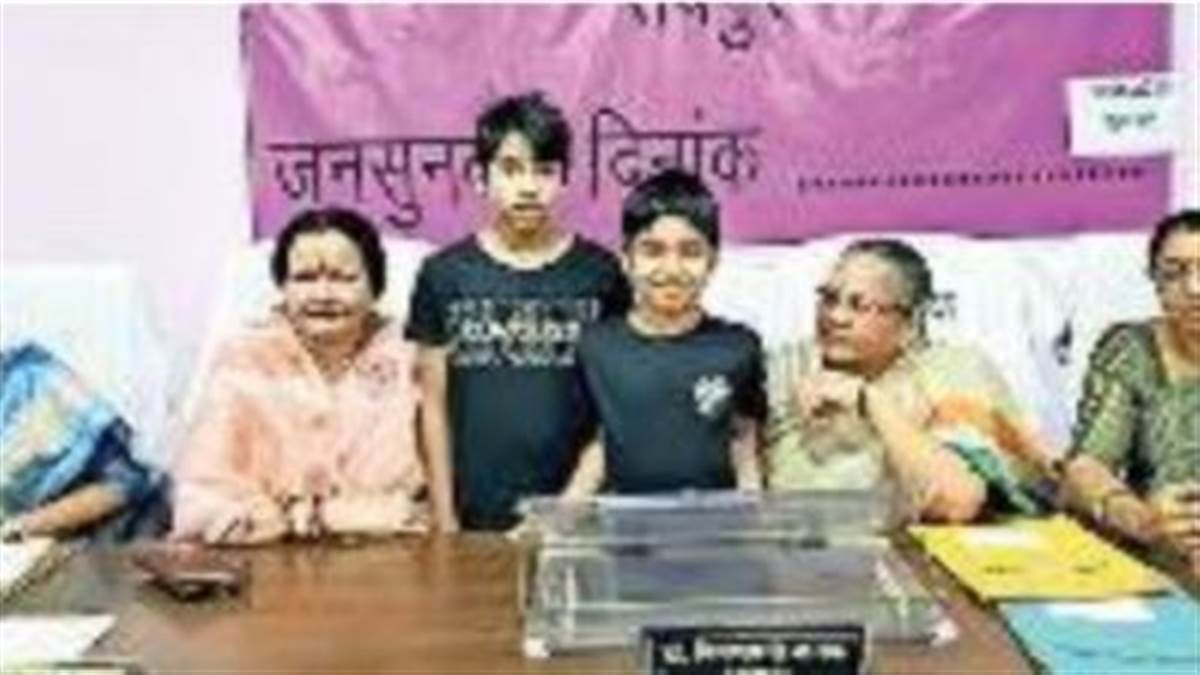 Chhattisgarh News: पहली पत्नी को तलाक दिए बिना CMO ने की बेटी के उम्र की युवती से शादी, बुरे फंसे