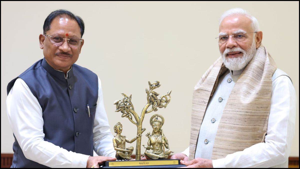 छत्तीसगढ़ को मिलेंगे ₹10,500 करोड़ के यूरिया प्रोजेक्ट, 461 गांवों में बिजली और AIIA... पीएम मोदी से सीएम विष्णु देव साय ने मांगी मदद