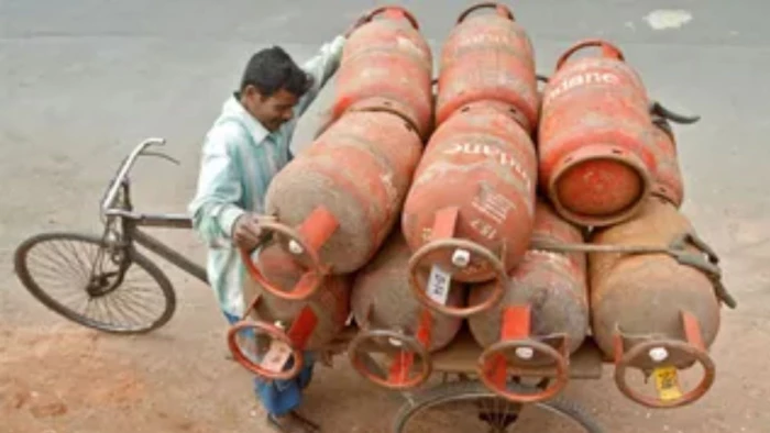10 अगस्त तक e-KYC न कराने पर घरेलू सिलेंडर के लिए चुकाने होंगे कमर्शियल दाम, 85 हजार कंज्यूमर पर मंडराया संकट