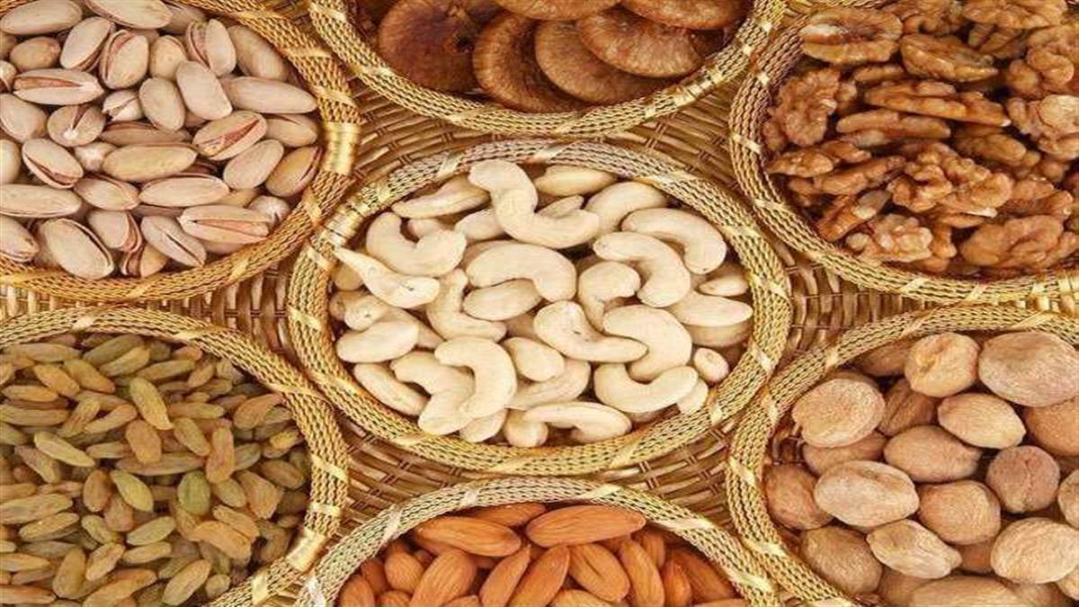 मानसून में ड्राइ फ्रूट्स को डाइट में करें शामिल, हर उम्र के लोगों को मिलता है लाभ