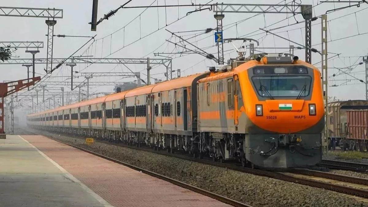 Indian Railways News: बिलासपुर जोन के यात्रियों को बड़ी सौगात, अब छोटे स्टेशनों पर फिर से रुकेंगी एक्सप्रेस ट्रेनें