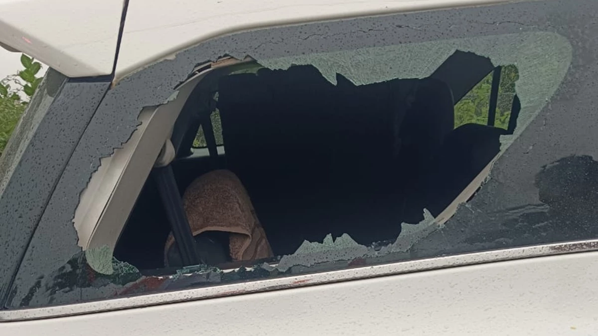 MP कांग्रेस अध्यक्ष जीतू पटवारी की कार पर रतलाम में पथराव, धाकड़ समाज ने दिखाए काले झंडे