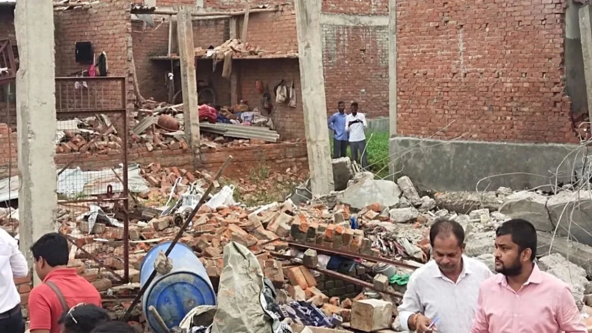 लखनऊ में पटाखा फैक्ट्री में धमाका, दो लोगों की मौत, कई घायल; रेस्क्यू अभियान जारी