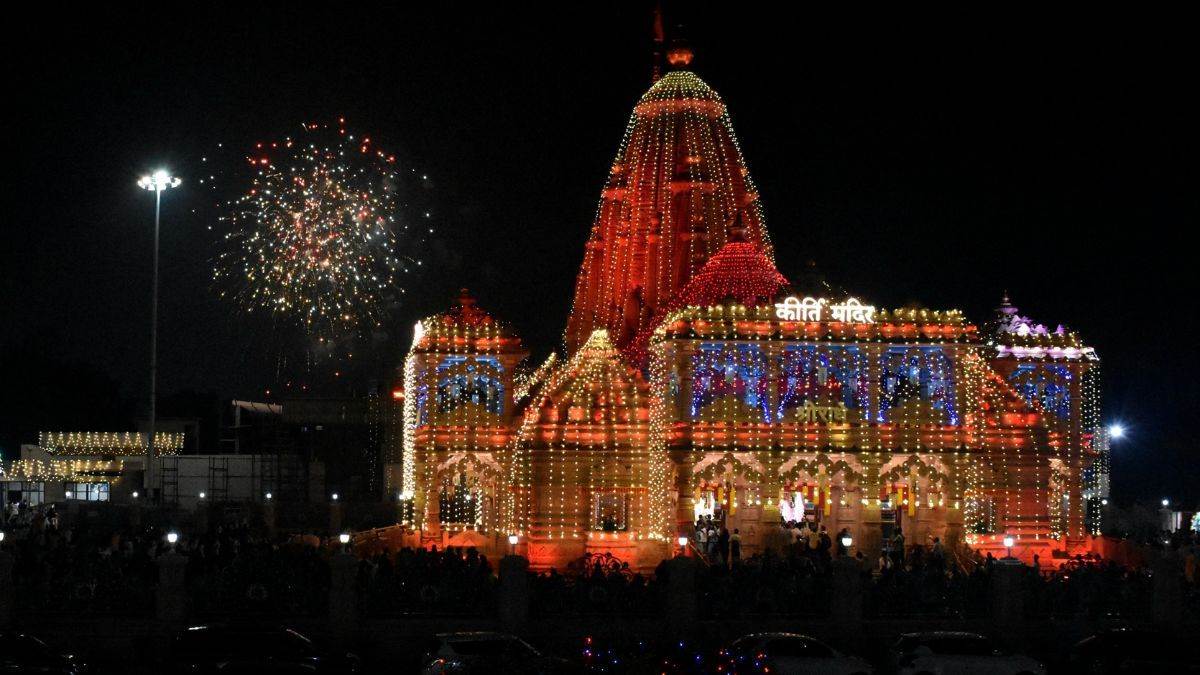 बरसाना में Radhashtami महोत्सव की धूम...पंचामृत अभिषेक और स्वर्णिम शृंगार, पहली बार QR कोड से लाइव दर्शन