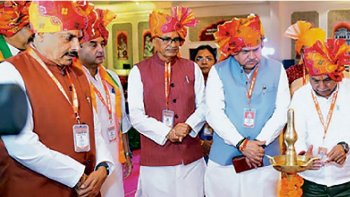 ओरछा में भाजपा की बैठक के बीच बढ़ी सियासी चर्चा, मोहन यादव, शिवराज और सिंधिया की दूरी ने खींचा सबका ध्यान