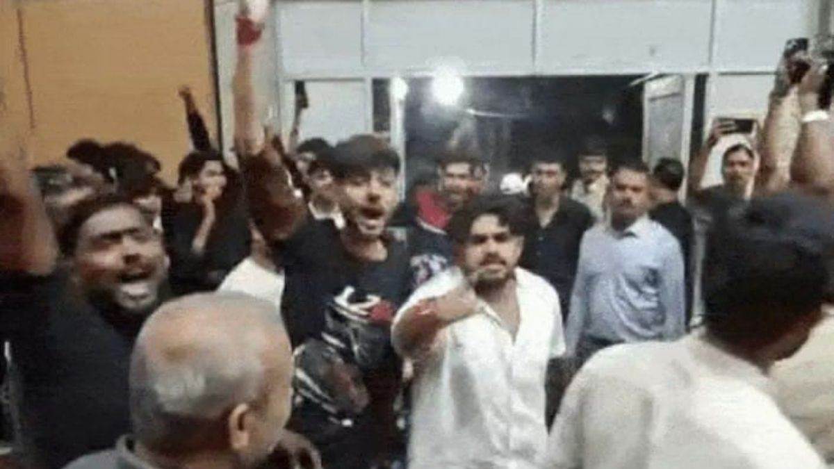 'यह दिल्ली नहीं, भोपाल है...' गांधी भवन में CJP की बैठक में क्यों भड़के छात्र? जानिए पूरा विवाद