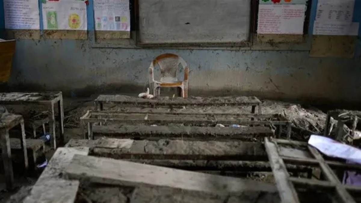 नेपाल में बाढ़ की तबाही... लंच ब्रेक की वजह से बची सैकड़ों बच्चों की जान, 19 हजार बच्चों की पढ़ाई ठप
