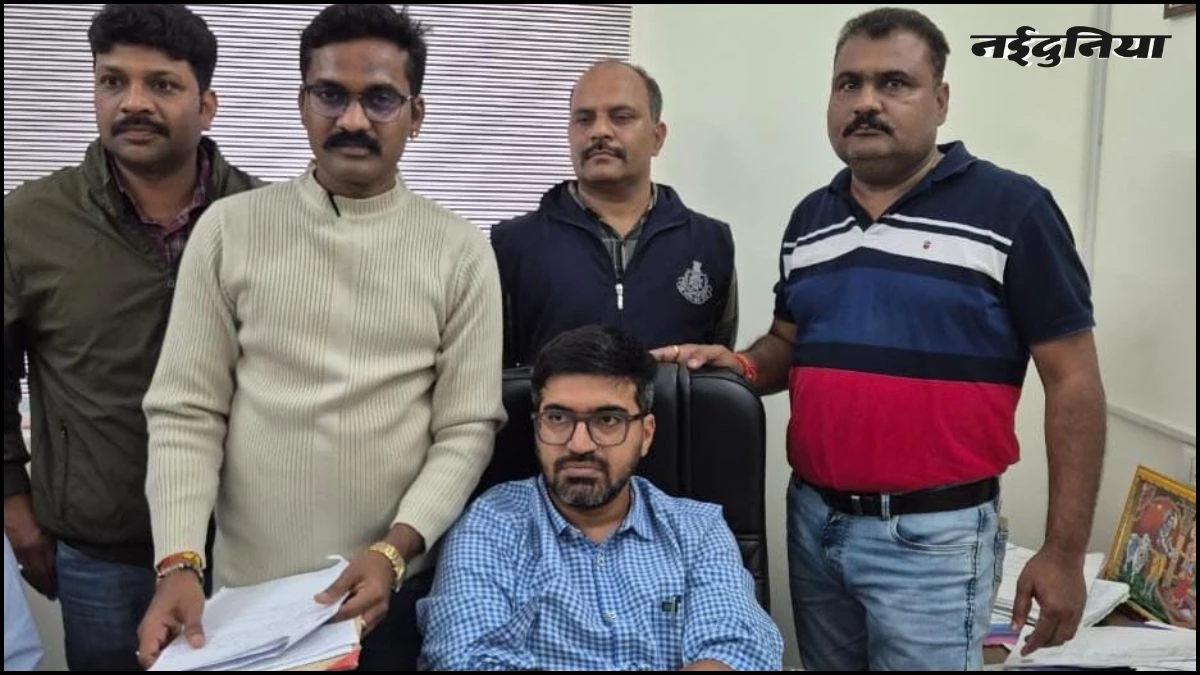 Dewas में रिश्वत लेते हुए रंगे हाथ पकड़ाया अपर तहसीलदार, 15 हजार की घूस लेते EOW ने धर दबोचा