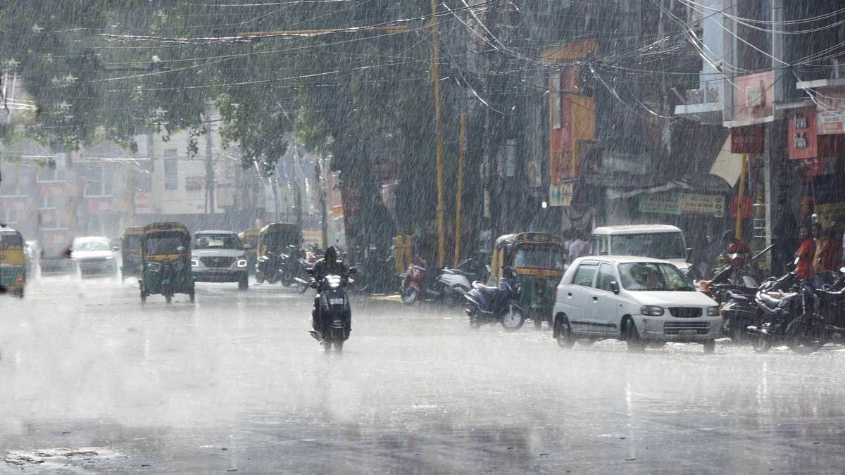 Rain in Indore: इंदौर और आस-पास के इलाकों में सुबह से हो रही बारिश, तापमान में आई गिरावट