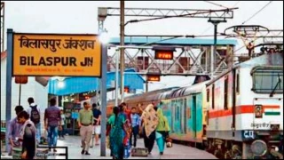 दीपावली के बाजारों की चमक के पीछे दौड़ती हैं बिलासपुर की 136 साल पुरानी पटरियां