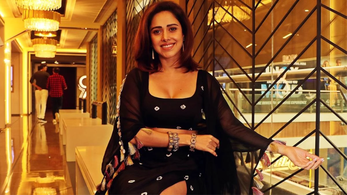 अभिनेत्री नुसरत भरूचा के महाकाल दर्शन पर छिड़ा विवाद, मौलाना ने बताया इस्लाम के विरुद्ध, संतों ने कहा- 'भोले सबके हैं'