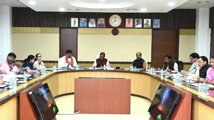छत्तीसगढ़ कैबिनेट के बड़े फैसले: रायपुर में लागू होगी पुलिस कमिश्नर प्रणाली, तेंदूपत्ता खरीदी और ऑटो एक्सपो पर अहम निर्णय