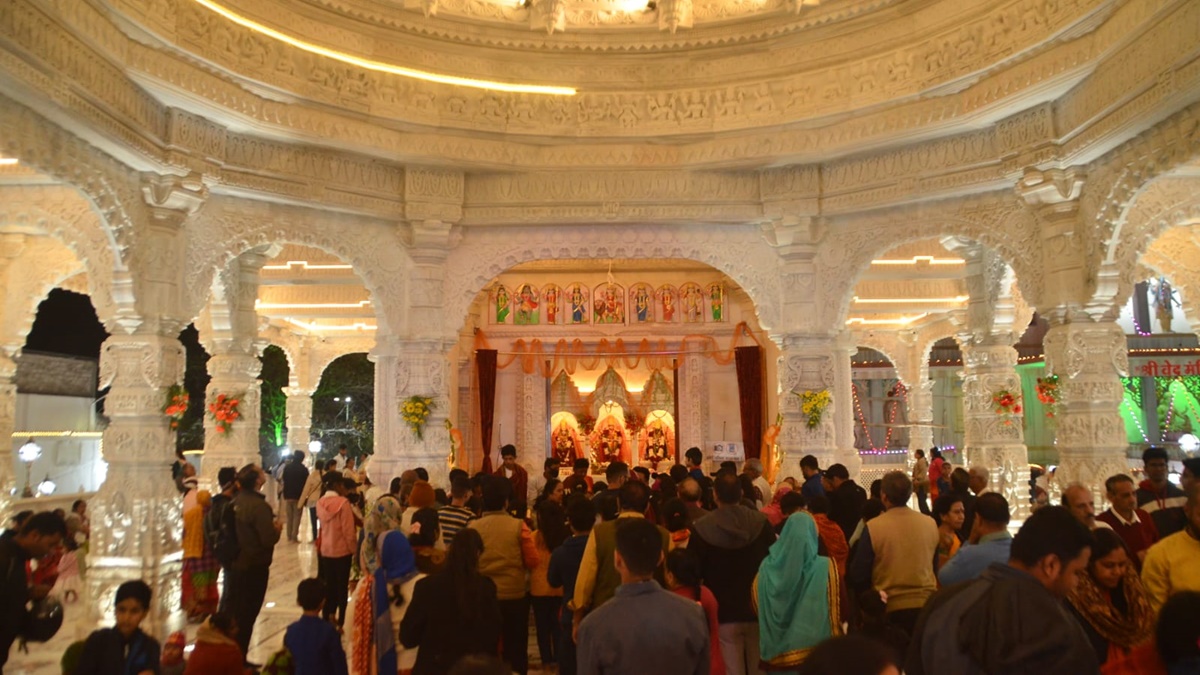 Indore News: नवशृंगारित अन्नपूर्णा मंदिर को निहारने पहुंचे एक लाख से अधिक श्रद्धालु - Indore News More than one lakh devotees arrived to see the newly decorated Annapurna temple