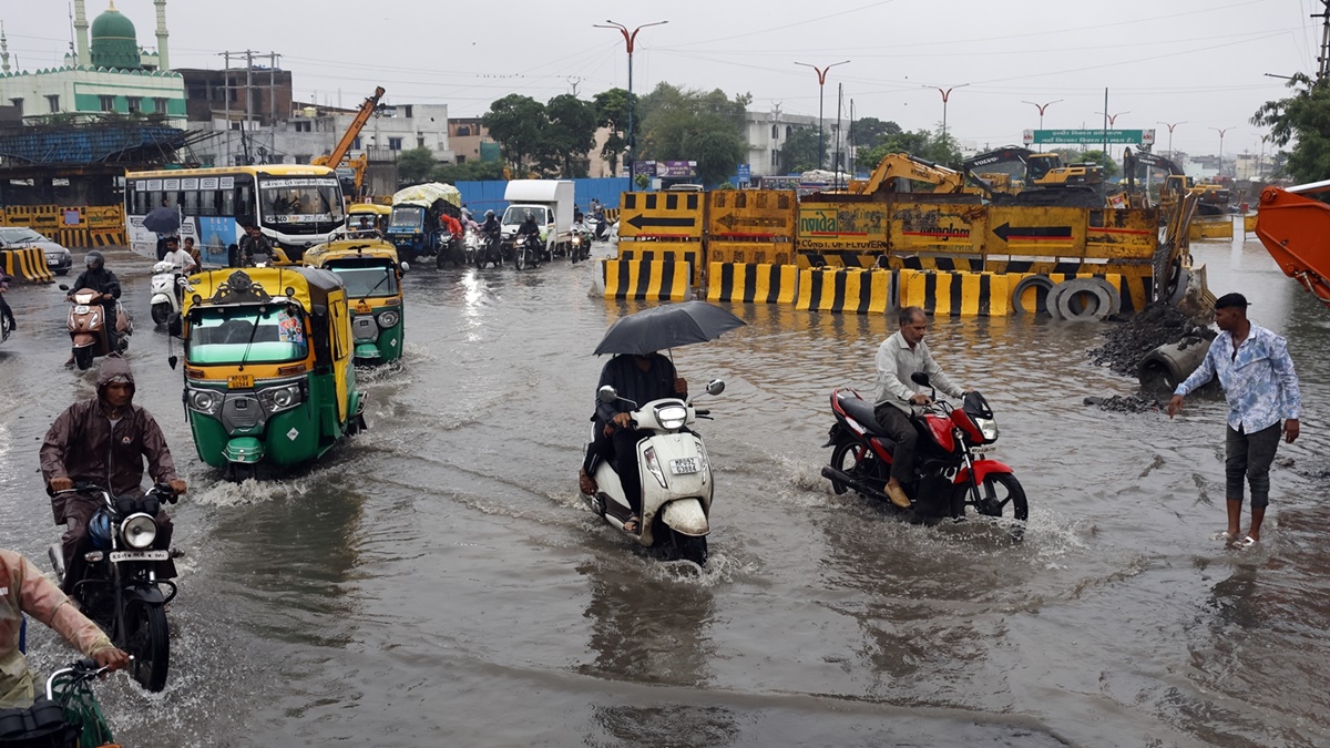 Indore Weather Update Video: तरबतर हुआ इंदौर, 10 घंटे में दो इंच बारिश ...