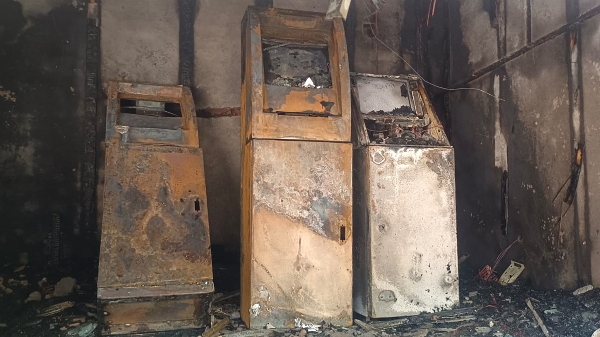 राजधानी रायपुर के बैंक कॉम्प्लेक्स में लगी भीषण आग naidunia