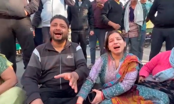 ग्वालियर में मां की आखों में मिर्ची डालकर बच्चे को किया किडनैप, जहां कारोबारी राहुल गुप्ता की पत्नी बच्चे को स्कूल छोड़ने जा रही थीं। naidunia_image