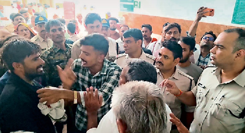 मुरैना में कुएं में गिरे मोबाइल को निकालने उतरे कथा वाचक की गैस से दम घुटने से मौत, बचाने उतरा दोस्त भी बेहोश
