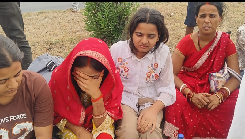 रीवा के रघुनाथगंज बायपास में बड़ा हादसा टला, आवारा पशु को बचाने के ...