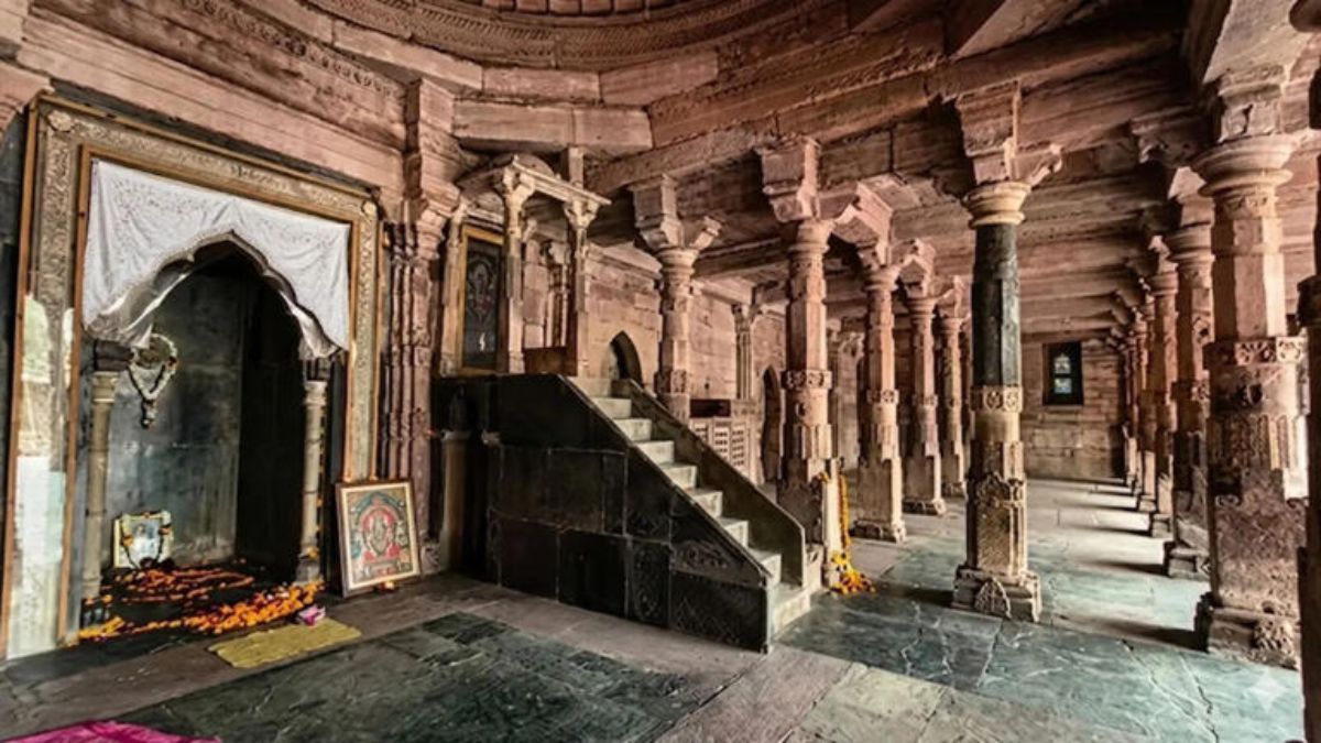 क्या अब खत्म होगा मां वाग्देवी का वनवास? राजा भोज ने स्थापित की थी प्रतिमा, हाई कोर्ट के फैसले के बाद जागी उम्मीद क्या अब खत्म होगा मां वाग्देवी का वनवास? राजा भोज ने स्थापित की थी प्रतिमा, हाई कोर्ट के फैसले के बाद जागी उम्मीद