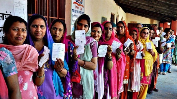 Women Voters in MP: मध्य प्रदेश में महिलाओं में बढ़ रही मतदान के प्रति  जागरुकता - Women Voters in MP Awareness about voting is increasing among  women in Madhya Pradesh