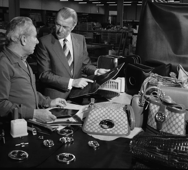होटल का 'पोर्टर' कैसे बना लग्जरी ब्रांड Gucci का मालिक? पढ़ें फर्श से ...
