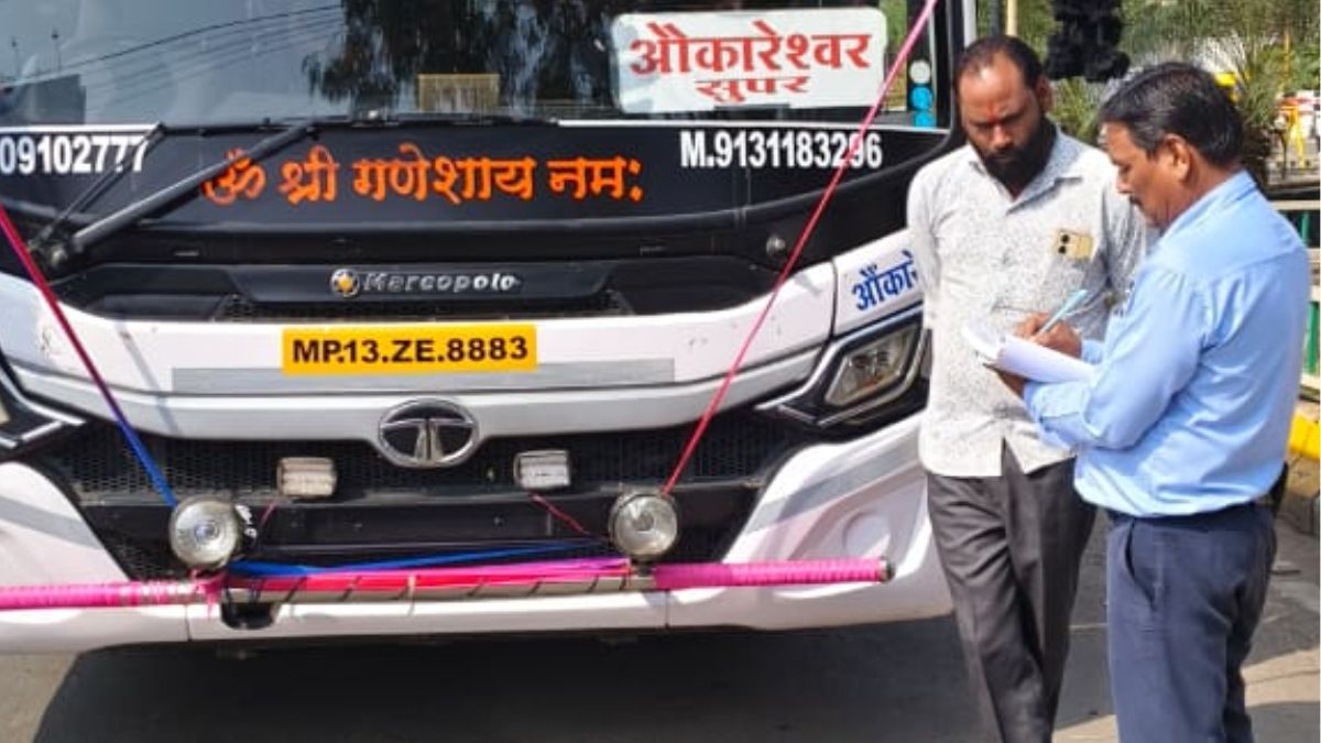 इंदौर में सड़क पर थूकने वाले ड्राइवर की हुई फजीहत, आपने भी ऐसी गलती की ...