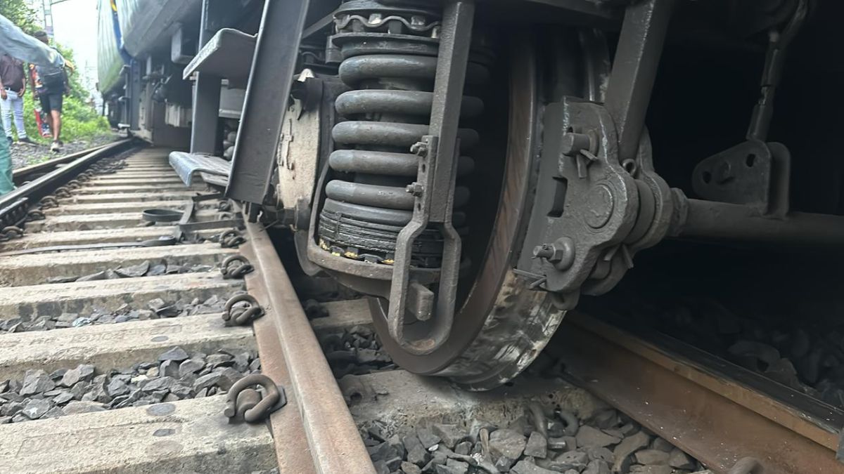 Indore to Jabalpur Overnight Express Derails