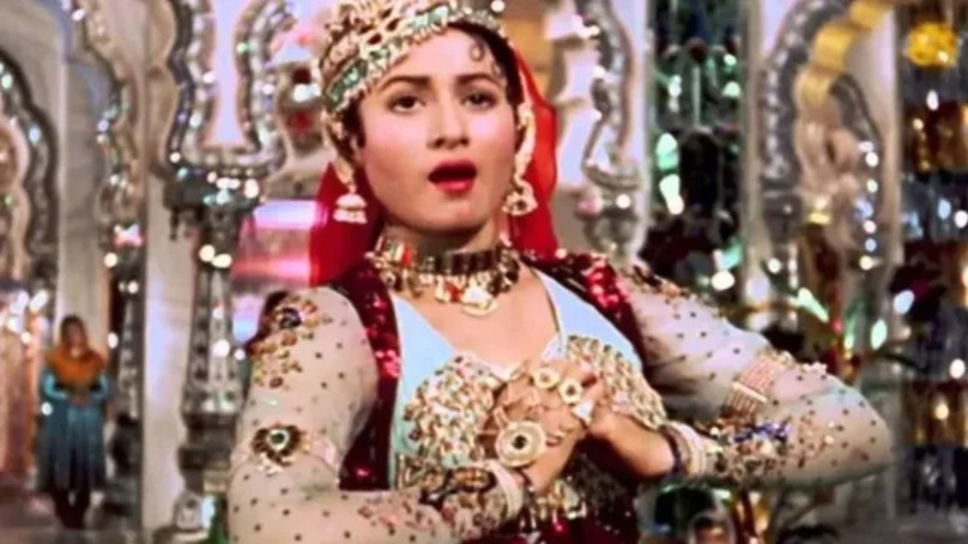 105 बार लिखा Mughal-e-Azam का ये गाना, करोड़ों में बना 'शीश महल', आज की ...