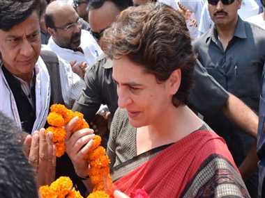 Priyanka Gandhi Vadra Ayodhya Visit Live Update: अयोध्या पहुंची प्रियंका, हनुमान गढ़ी में करेंगी पूजा
