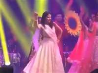 VIDEO: साक्षी धोनी ने संगीत समारोह में काजोल के गाने पर जमकर लगाए ठुमके