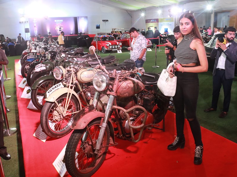 Indore News Vintage Car Bike Show फ र द ख 50 स ज य द व ट ज क र ब इक क श न ओ श कत Naidunia Com