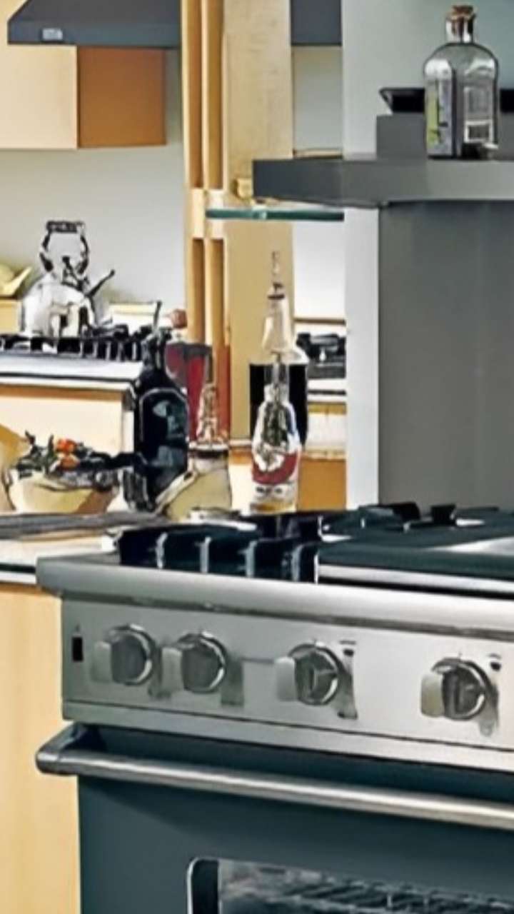 रसोई से इन चीजों को करें बाहर, मिलेगी सफलता