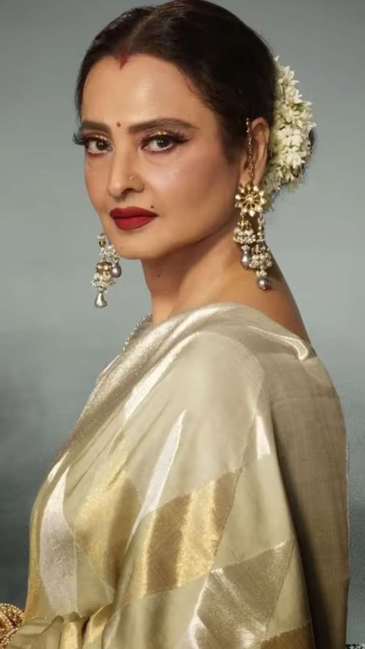 Shraddha Aryas Beautiful Saree Looks