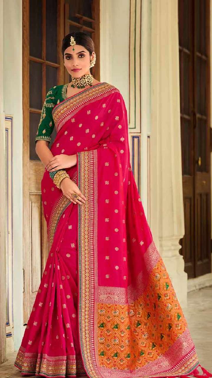 25+ Red Karwa Chauth Dress Ideas | Saree designs party wear, Fashionable  saree blouse designs, Indian bride outfits